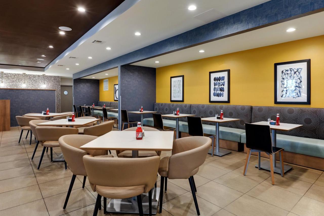 Holiday Inn Mobile Airport By Ihg Екстериор снимка
